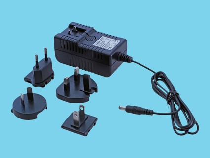 Ladegerät 100-240 V / 50-60 Hz mit 4 Steckeradaptern